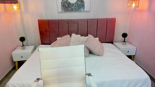 mily_hazel - [Chaturbate] Crazyticket Masturbation hole