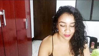 sofia_madrid - [Chaturbate] Fucks Herself Beautiful Slutty
