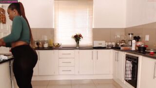 thickjes - [Chaturbate] Nice CamGirl Domi