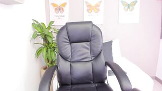 tiffanycole_ - [Chaturbate] Hot Babe Strips finger Gets Dirty