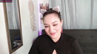 yellow_lily - [Chaturbate] Caught On Webcam Mom Lovely Amateur