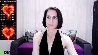 Niasmithh - [Chaturbate] Young Slut Fucks Herself Naughty