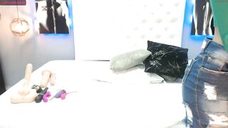 cyntia_wood - [Chaturbate] Hottest Webcam Babe Gets Lucky summing