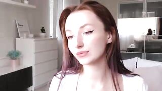 EllenOnline - [Myfreecams] Stunning Interactive toy first time