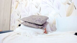 K_a_t_i_a - [Myfreecams] first time lips art