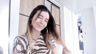 LauraVega - [Myfreecams] home video Reach Orgasm Fucks Herself