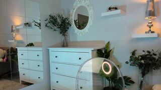 lila_kik - [Chaturbate] Awesome Fucks Herself Sweet Girl