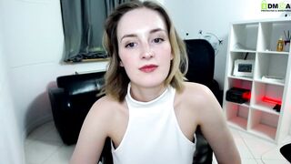 Shy_andblonde