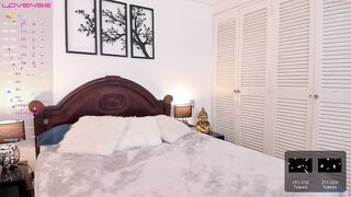 arya_stone_ - [Chaturbate] Sweet Girl Flashing Ass Interactive toy