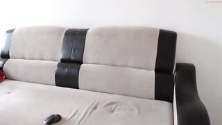 lia1243756 - [Chaturbate] finger fuck her hard amazing