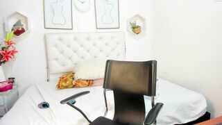 jin_milk - [Chaturbate] Natural Body Rubbing Pussy mouth