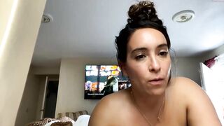 _eaves - [Chaturbate] Sexy Bitch Fucks Herself fucking pussy