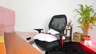 aliciawonderx - [Chaturbate] Surprise Super Dick