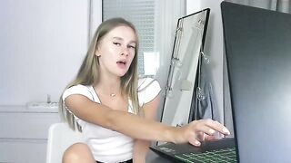 mistressuniverse - [Chaturbate] Teases Beauty Cum