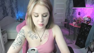 honeyalise420 - [Chaturbate] Incredible Women Fucks Herself Caught On Webcam