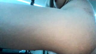 peachesandkreme - [Chaturbate] Webcam Model Rides CamGirl