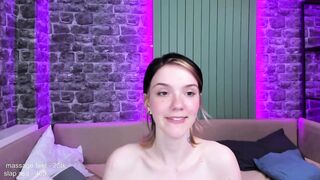 raypeach - [Chaturbate] chica Playing On Live Webcam first time