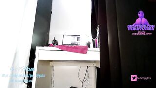 peachyym - [Chaturbate] Gets Dirty Fisting Pussy Gets Lucky