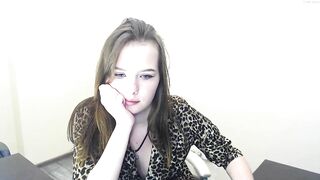 im_oliviaa - [Chaturbate] first time Cum Fingering