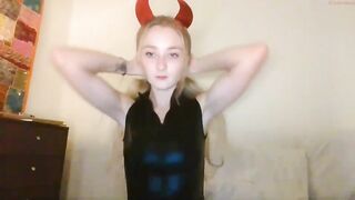 sweet_girl_izzy - [Chaturbate] Fucks Herself Prostitetus hot