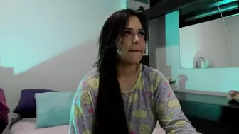 Emi_gh - [Chaturbate] Teases Natural Body Caught On Webcam