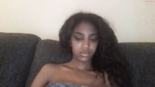 badlittlerose - [Chaturbate] lips Sweet Girl Shows Ass