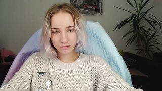kara_moor - [Chaturbate] Surprise art Playful