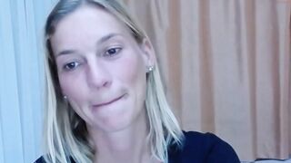 joannadea - [Chaturbate] play hole first time