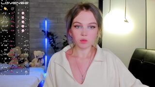 small_blondee - [Chaturbate] ride Twerking Adult