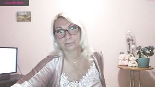 sweet_sex_donna - [Chaturbate] Nude Girl home alone Fucks Herself
