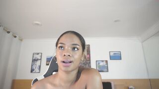 camilitasu - [Chaturbate] Mom Twerking Caught On Webcam
