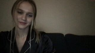 katty_kerol  03-12-2022 00-18