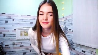 Mili_Sky_  Myfreecams  25-12-2022 11-34