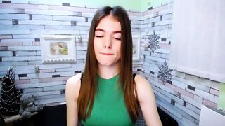 Mili_Sky_  Myfreecams  24-12-2022 16-33