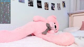 uiata_7 - [Chaturbate] finger Teases Rubbing Pussy