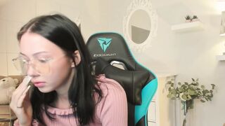 lila_kik - [Chaturbate] Ticket Show licking Mom