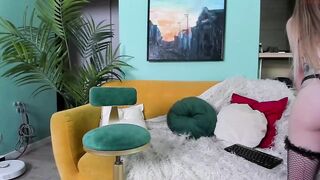 lili_01 - [Chaturbate] First Time Naughty Fucks Herself