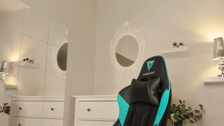 lila_kik - [Chaturbate] College Girl hole Webcam Goddes