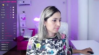 valerynova - [Chaturbate] Teases Panties play