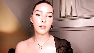 novavangogh - Chatr Online Stream Virtual recording cumshowgoal  fingerass