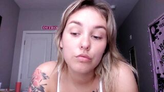 thicc_tattooed_bitch - [Chaturbate] Does Everything CamGirl Twerking