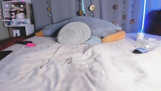 Jess_Lui - Model Stripcam oil-show erotic-dance trimmed athletic-young smoking