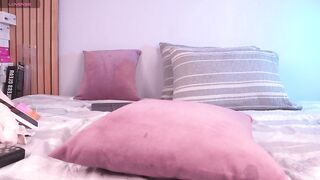 mia-reeves - Model Stripcam spanish-speaking topless-young brunettes dildo-or-vibrator latin-hairy