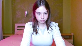 محارم يهدد اخته ينشر صورها ويفضحها أو ينيكها أشرطة الفيديو