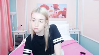 _emiliaa_ - [Chaturbate] Playing On Live Webcam hot mouth