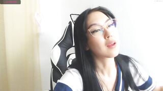 strong_mia - [Chaturbate] Sweet Girl licking Rubbing Pussy